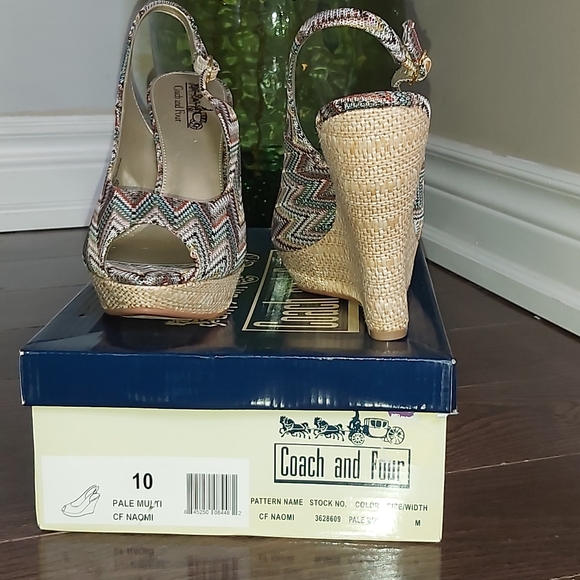 💢SOLD💢Coach and Four Ladies Multi Color Heels - Picture 6 of 14